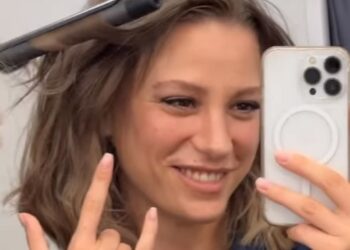 Serenay Sarıkaya, yeni proje öncesi saçlarını kısacık kestirdi