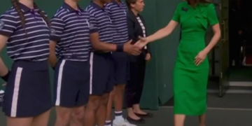 Wimbledon'da Kate Middleton'ın top toplayıcı çocuğu görmezden gelmesi seyircileri üzdü