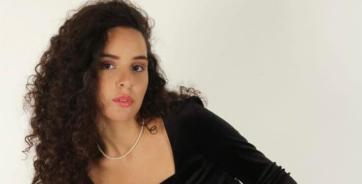 Özdenur Öztekin: Ekranların Parlayan Yıldızı