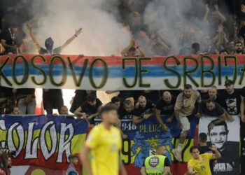 Rumenlerden provokasyon… Olaylı maçın galibi Romanya!