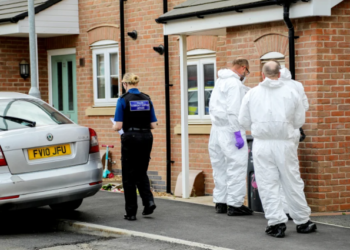 28 yaşındaki model Caragh Eaton, tartıştığı sevgilisinin arabasından düşerek öldü