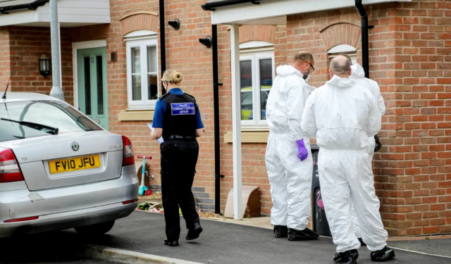 28 yaşındaki model Caragh Eaton, tartıştığı sevgilisinin arabasından düşerek öldü