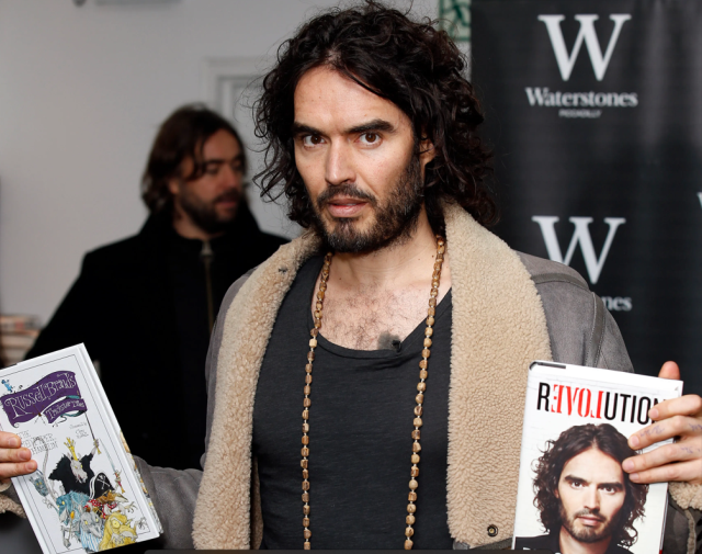 4 kadından ünlü komedyen Russell Brand hakkında tecavüz iddiası: İç çamaşırımı tutup kenara çekti