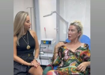 60 Yaşındaki Seda Sayan, 'Dekolte Canavarı' İşlemi Yaptırdı