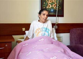 Üzüntüden şiştiğini düşündü: Karnından 5,5 kilogramlık kitle çıkarıldı!