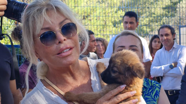 Ajda Pekkan Bodrum'da Hayvan Barınağını Ziyaret Etti
