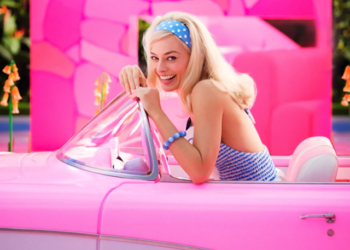 Aleyna Tilki'nin annesi Havva Öztel'den Barbie pozu! Pembe mini eteğiyle poz verdi