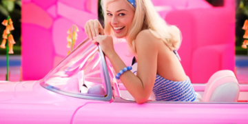 Aleyna Tilki'nin annesi Havva Öztel'den Barbie pozu! Pembe mini eteğiyle poz verdi