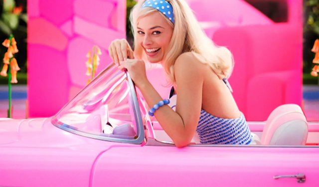 Aleyna Tilki'nin annesi Havva Öztel'den Barbie pozu! Pembe mini eteğiyle poz verdi