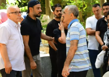 Alişan, koronadan kaybettiği kardeşi Selçuk Tektaş'ı mezarı başında andı: Bu acının tarifi yok