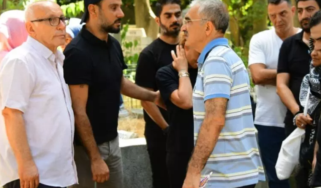 Alişan, koronadan kaybettiği kardeşi Selçuk Tektaş'ı mezarı başında andı: Bu acının tarifi yok