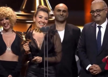 Altın Kelebek'te Kıvanç Tatlıtuğ'u gören Özgün Bayraktar kendini tutamadı: Ahir ömrümde görebildim