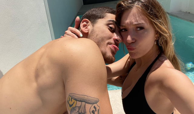 Aşka gelen Yasmin Erbil, sevgilisiyle birbirinden samimi pozlar verdi