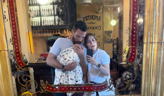 Aslı Enver, Ayna Pozunu Paylaştı: Yeni Anne Keyfi