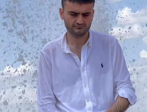 Babasının 'Yardımları reklam için yapıyor' dediği CZN Burak, artık gülmediği videolar paylaşıyor