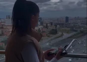 iranlı model, rezidans balkonunda silahla ateş açtı