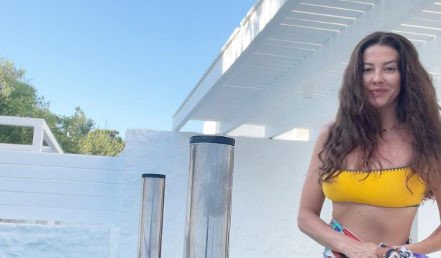 Başak Dizer'in kadrajından Kurt Efe ve Kıvanç Tatlıtuğ'un havuz keyfi