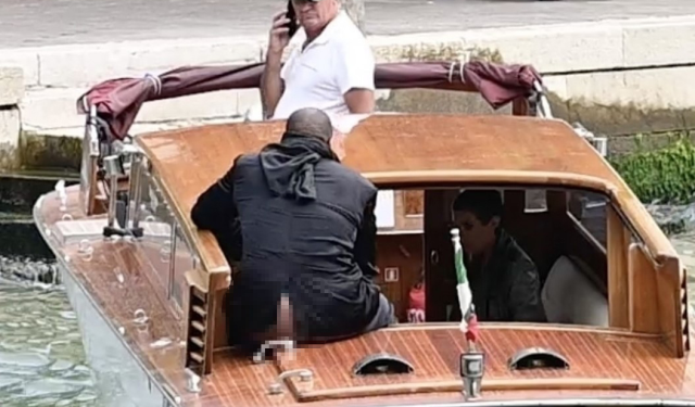 Bilerek frikik verdi! Kanye West, herkesin içinde tekneye binerken pantolonunu indirdi