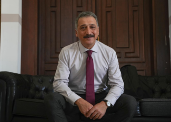 Çarkıfelek yarışması yeni sunucusu Cem Davran ile TV8'de yeniden başlıyor