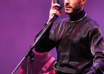 Cem Adrian, konserinde hayranlarına sitem etti: Burası çiftleşebileceğiz bir yer değil