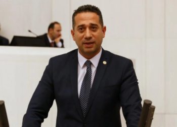 CHP'li Başarır'dan Tamer Karadağlı tepkisi: Sarayı çok seviyor, birden döndü