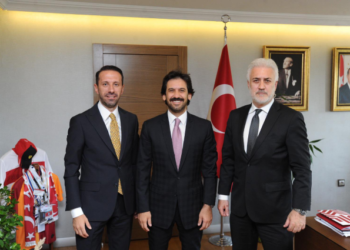 Cumhurbaşkanı Erdoğan'ın imzasıyla tiyatronun başına geçen Karadağlı sessizliğini bozdu