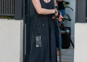 Davayı kaybedince İspanyaya taşınmıştı! Koltuk değnekleriyle görüntülendi