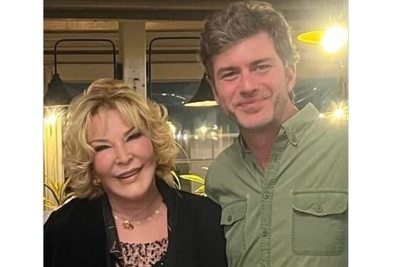 Devlet Opera ve Balesi Genel Müdürü olan Tan Sağtürk'e ünlü isimlerde tebrik yağdı