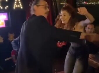 Erdal Beşikçioğlu, kızıyla Ankara oyun havasıyla göbek attı