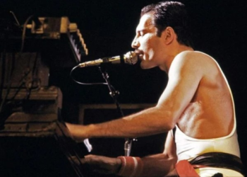 Freddie Mercury'nin piyanosu 2,2 milyon dolara satıldı