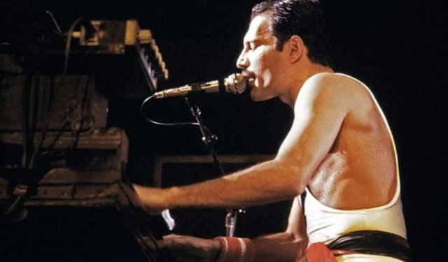 Freddie Mercury'nin piyanosu 2,2 milyon dolara satıldı