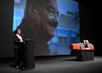 Guinness Rekorlar Kitabı'na adını yazdıran ünlü senarist Safa Önal son yolculuğuna uğurlanıyor