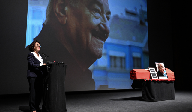 Guinness Rekorlar Kitabı'na adını yazdıran ünlü senarist Safa Önal son yolculuğuna uğurlanıyor