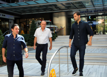 Hacı Sabancı, tekne kazası geçiren Ali Sabancı ve eşi hastanede ziyaret etti