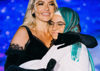 Hadise konserinde göz göze geldiği başörtlü hayranını sahneye çıkardı! Düştüğü not takdir topladı