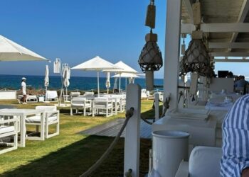 Hadise'nin fotoğrafındaki gizemli erkek kafa karıştırdı! Mehmet Dinçerler diyen de var Berk Atan diyen de