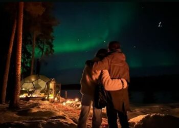 Hande Erçel ve Hakan Sabancı ilişkilerinin 1. yılını kutladı