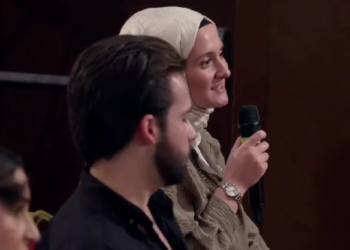 Hasan Can Kaya, boşanma nedenini açıklayan öğretmene 'Helal olsun' diyerek sarıldı