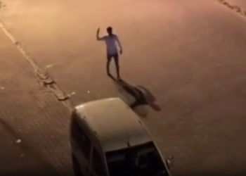 İnşaat işçisi genç, gece yarısı sokakta söylediği şarkıyla viral oldu! Ferdi Tayfur ile düet yapmak istiyor