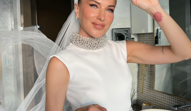 İtalya'dan sonra bir düğün de İstanbul'da yapan Burcu Esmersoy, kalça dekolteli gelinlik giydi