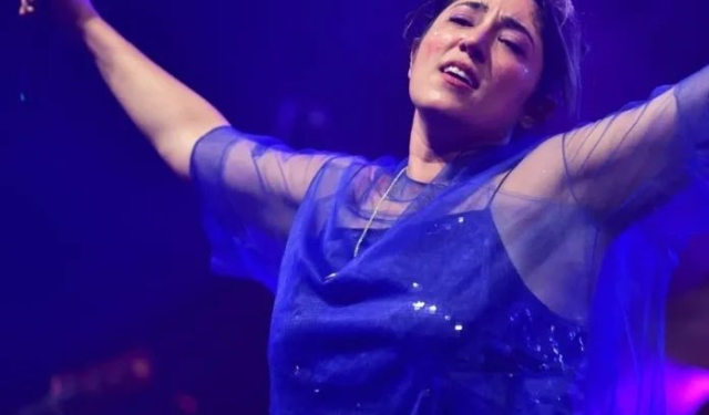 Kalben, sahnede çılgınlar gibi dans etti