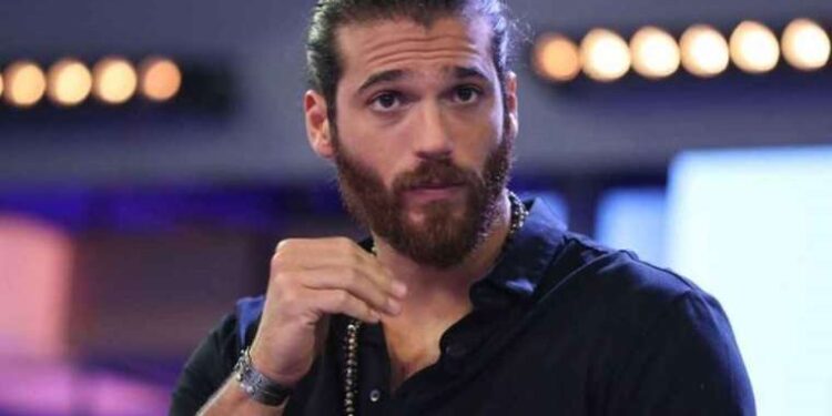 Ünlü oyuncu Can Yaman’ın acı günü: Apar topar İstanbul’a geldi