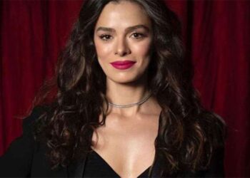 Ünlü oyuncu Özge Özpirinçci ekranlara geri dönüyor