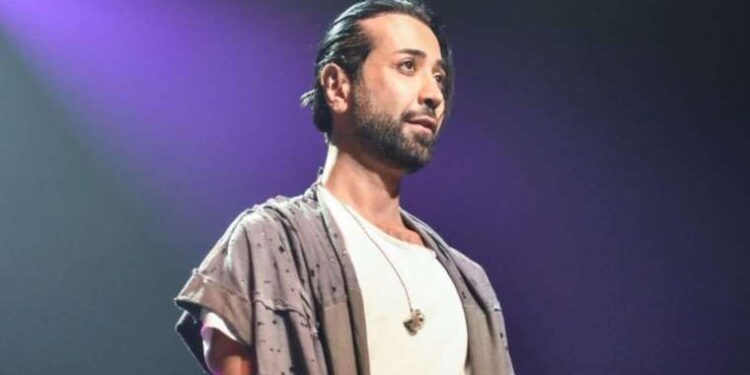 Ünlü şarkıcı Tan Taşçı kaza geçirdi: Hastaneye kaldırıldı!