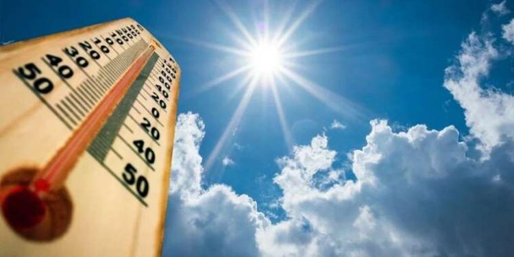 ‘Çocukları 11.00 ile 14.00 arasında dışarı çıkarmayın’