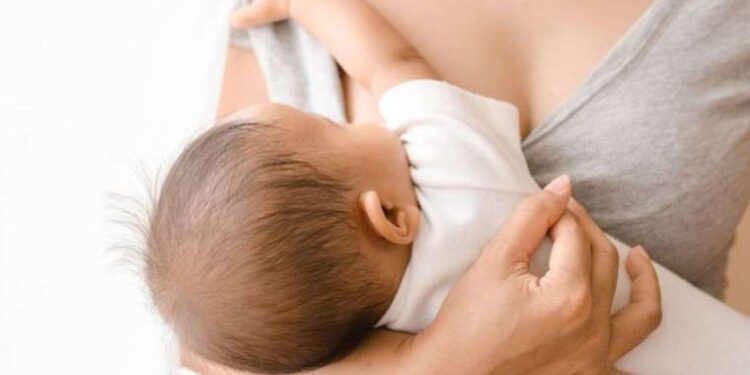 Anne sütü bebeği enfeksiyonlara karşı koruyor!