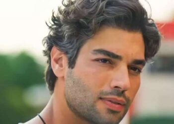 Rolü gerçek oldu: Ünlü oyuncu Şükrü Özyıldız Galataport’ta kapkaççı yakaladı