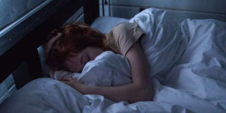 Böyle uyumak sağlık sorunlarına yol açabilir! Uyurken pencereleri açık bırakmayın