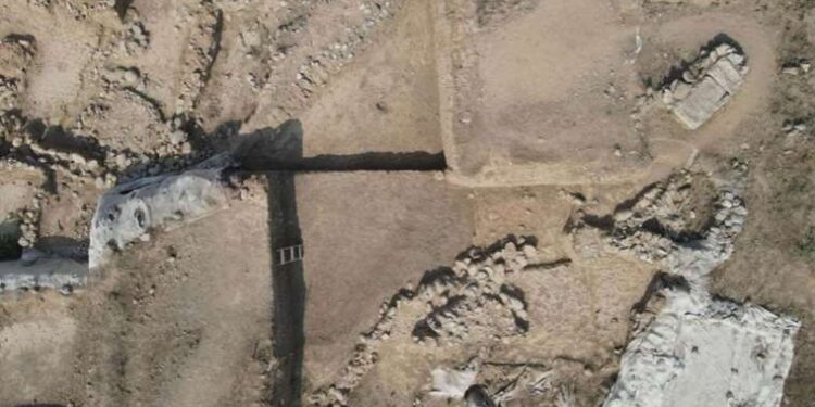 İzmir’de 8 bin 200 yıllık, tarihin ilk su kanallarından biri gün yüzüne çıkarıldı