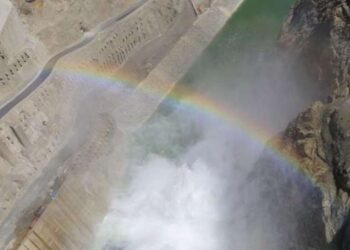 Yusufeli Baraj kapakları açıldı, gökkuşağı ortaya çıktı